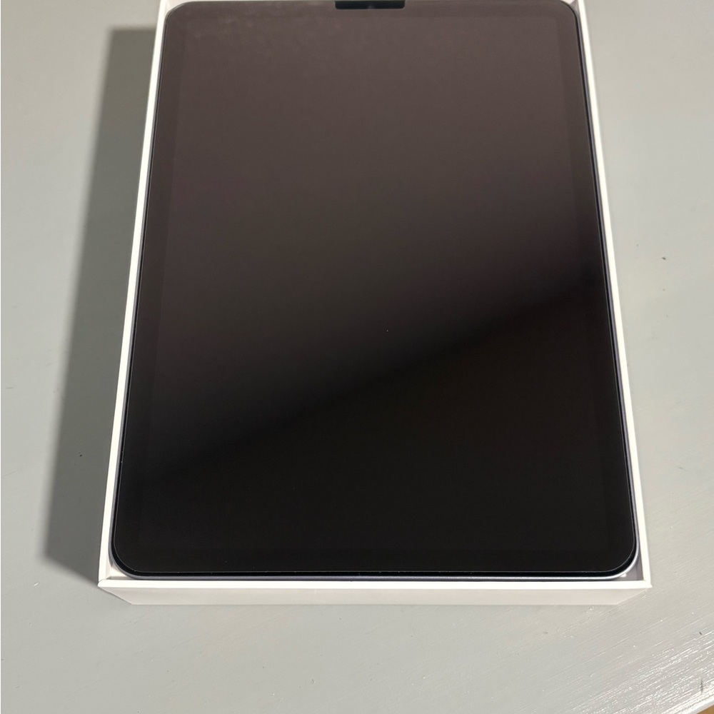 Apple IPad Air in Purple